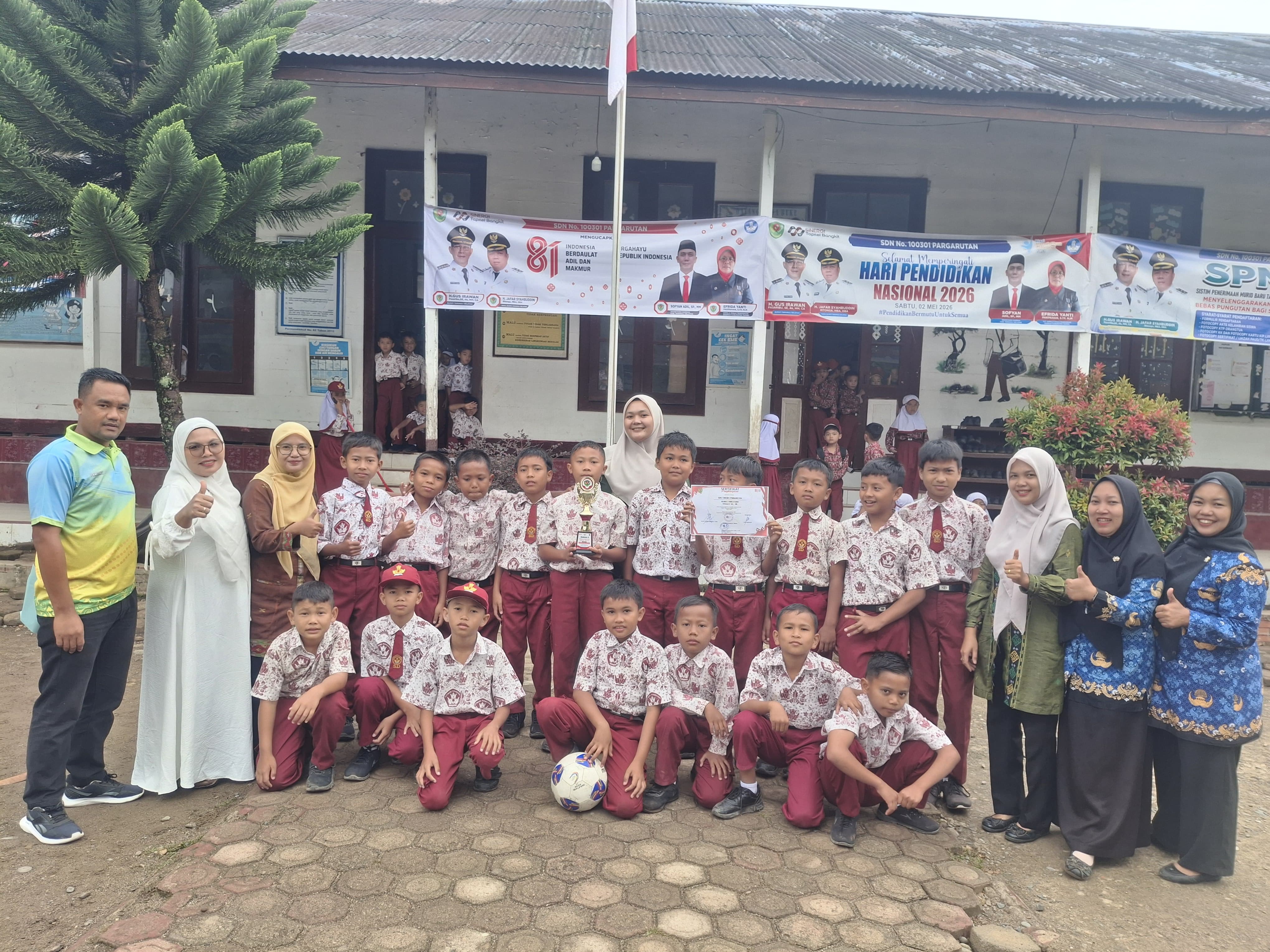 Lomba Sepak Bola Tingkat SD